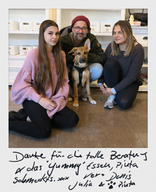 Ashuna's Hundeboutique und Barf Manufaktur - Vera, Dani und Julia mit Pinta